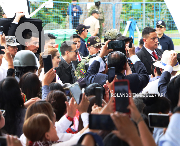 NOBOA-FIRMA-DECRETO-CENTROS-ACOGIDA