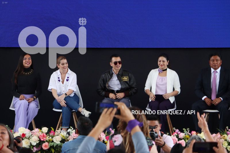 NOBOA-FIRMA-DECRETO-CENTROS-ACOGIDA