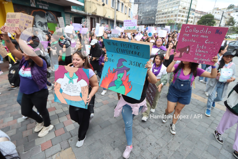 UIO-MARCHA-DIA-DE-LA-MUJER