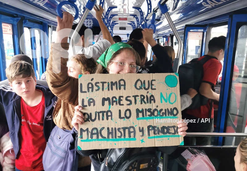 UIO-MARCHA-DIA-DE-LA-MUJER