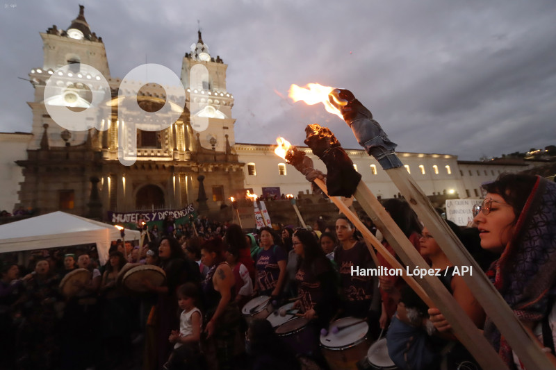 UIO-MARCHA-DIA-DE-LA-MUJER