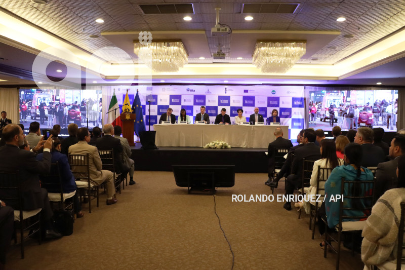 NOBOA-SALAZAR-CONFERENCIA-INTERNACIONAL-SWISSOTEL