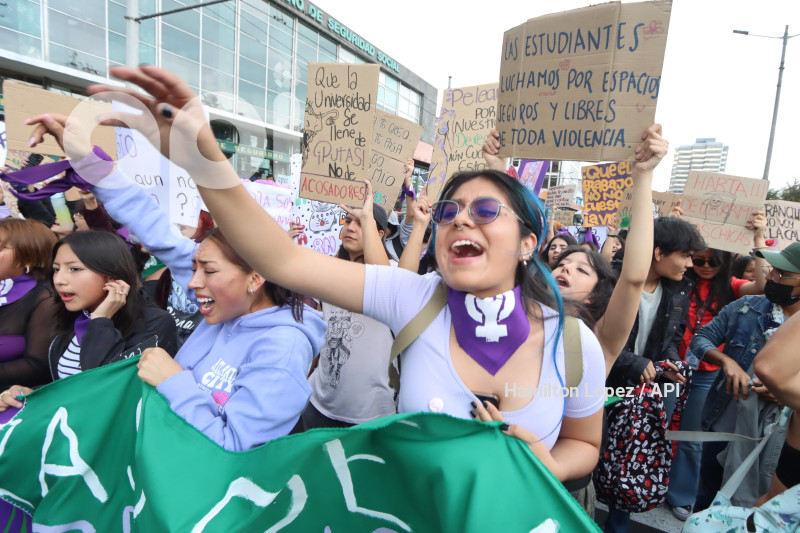 UIO-MARCHA-DIA-DE-LA-MUJER
