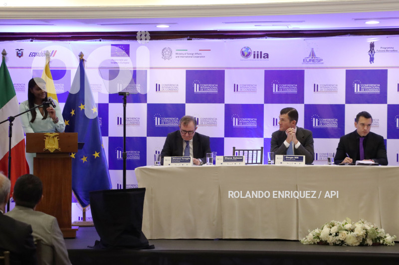 NOBOA-SALAZAR-CONFERENCIA-INTERNACIONAL-SWISSOTEL