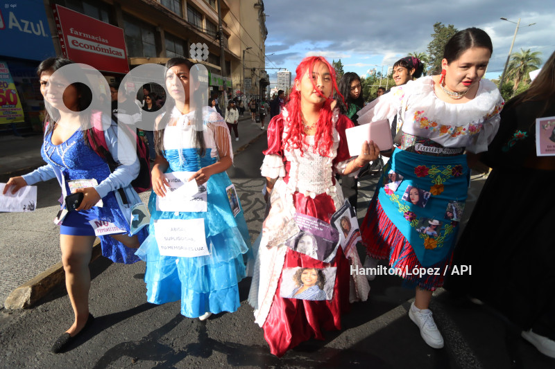 UIO-MARCHA-DIA-DE-LA-MUJER