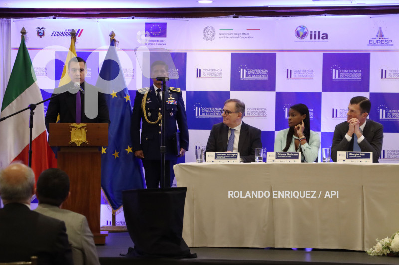 NOBOA-SALAZAR-CONFERENCIA-INTERNACIONAL-SWISSOTEL