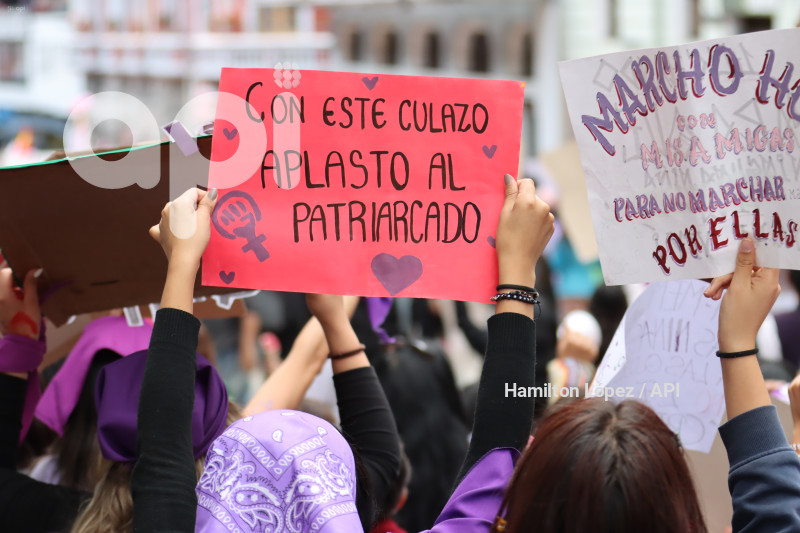 UIO-MARCHA-DIA-DE-LA-MUJER