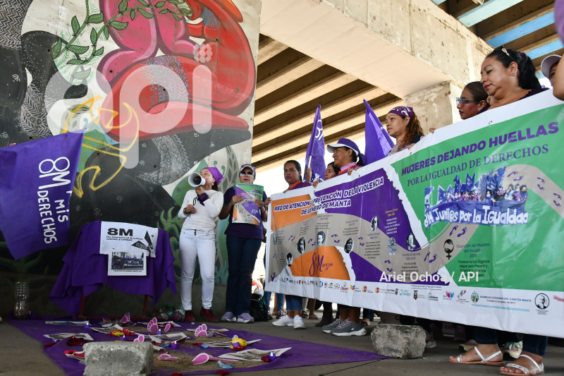 MANTA-DIA DE LA MUJER PLANTON 8M