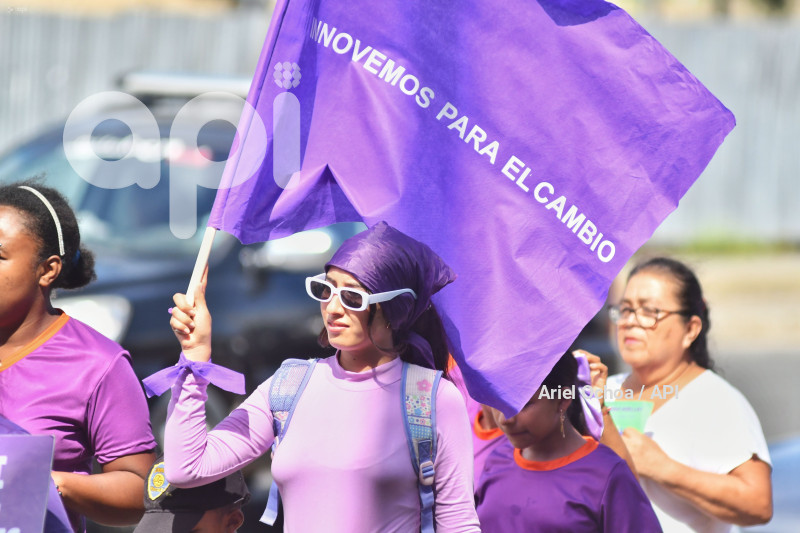 MANTA-DIA DE LA MUJER PLANTON 8M