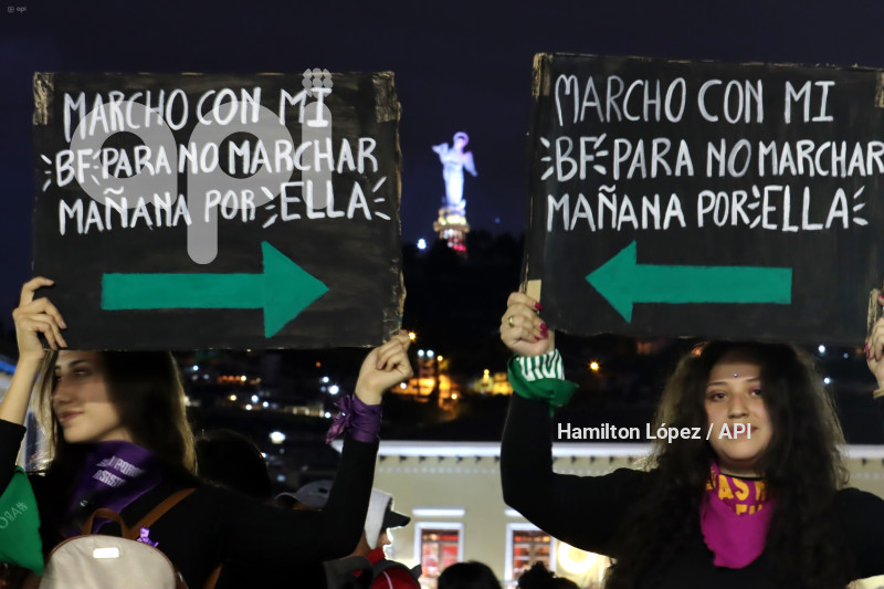 UIO-MARCHA-DIA-DE-LA-MUJER