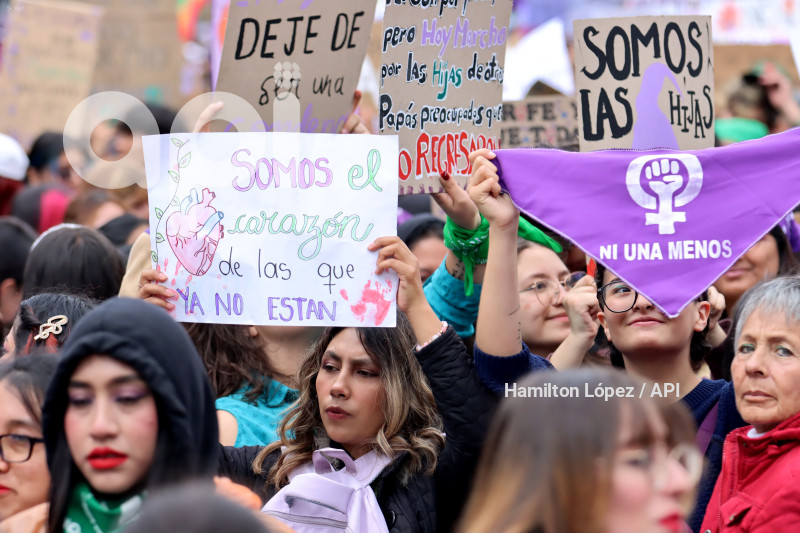 UIO-MARCHA-DIA-DE-LA-MUJER