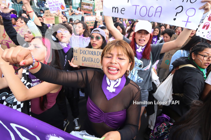 UIO-MARCHA-DIA-DE-LA-MUJER