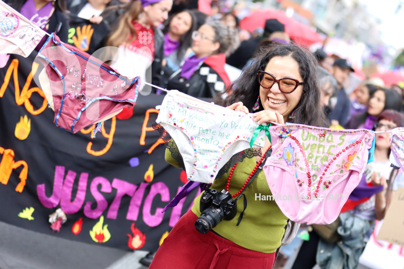UIO-MARCHA-DIA-DE-LA-MUJER