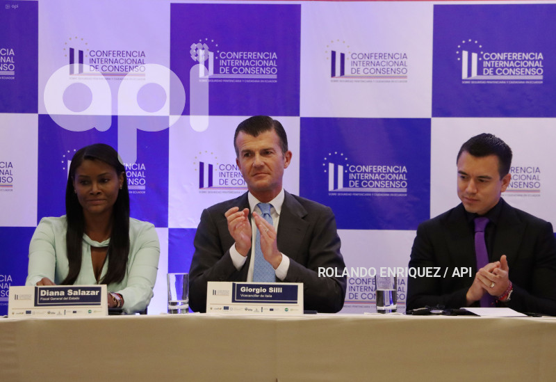 NOBOA-SALAZAR-CONFERENCIA-INTERNACIONAL-SWISSOTEL
