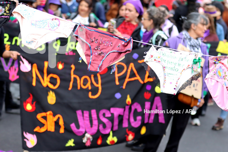 UIO-MARCHA-DIA-DE-LA-MUJER