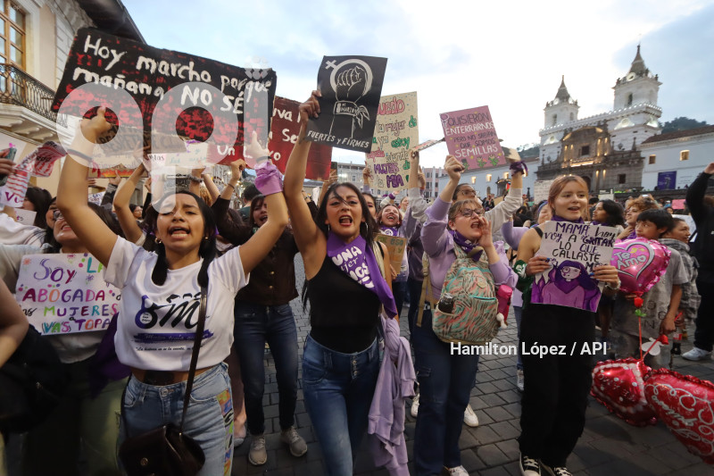 UIO-MARCHA-DIA-DE-LA-MUJER