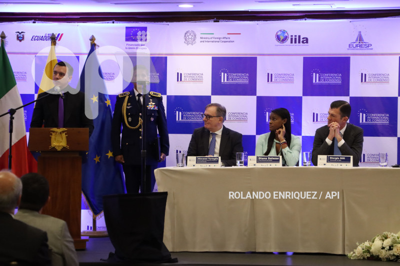NOBOA-SALAZAR-CONFERENCIA-INTERNACIONAL-SWISSOTEL