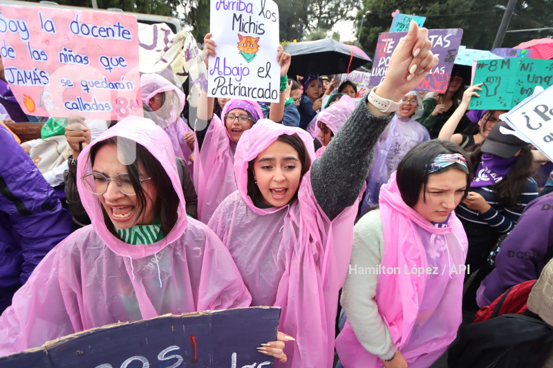 UIO-MARCHA-DIA-DE-LA-MUJER