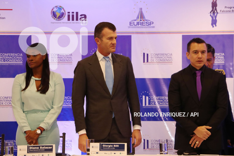 NOBOA-SALAZAR-CONFERENCIA-INTERNACIONAL-SWISSOTEL