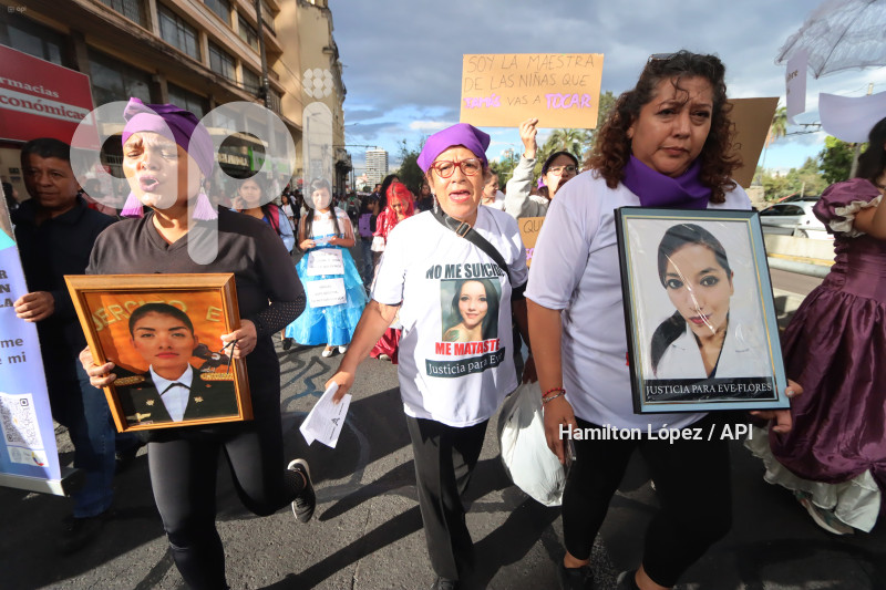UIO-MARCHA-DIA-DE-LA-MUJER
