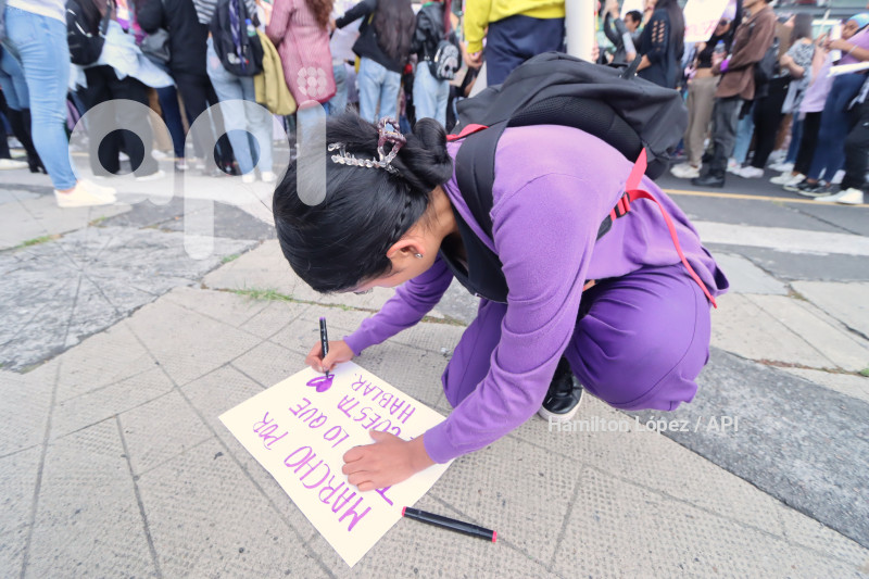 UIO-MARCHA-DIA-DE-LA-MUJER