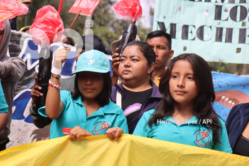 UIO-PROTESTA-PROHIBICION-MECHEROS