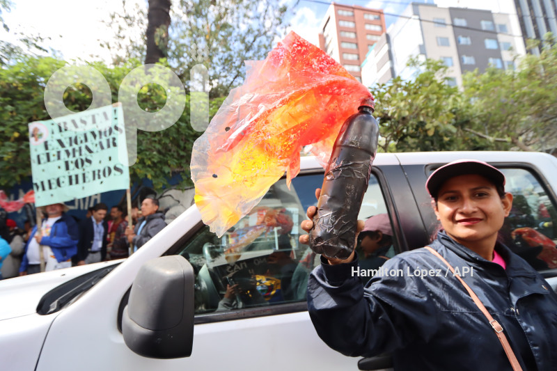 UIO-PROTESTA-PROHIBICION-MECHEROS