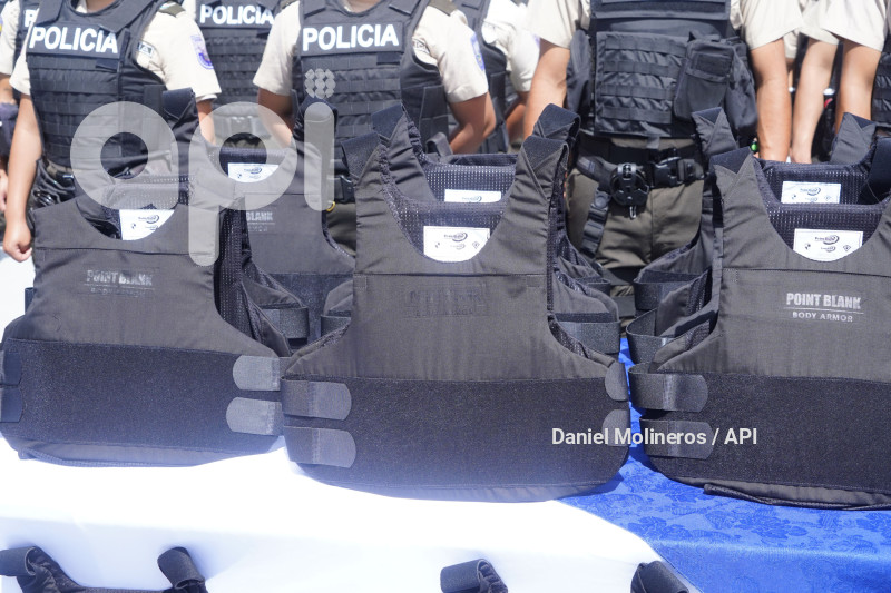 NOBOA DOTACION POLICIA