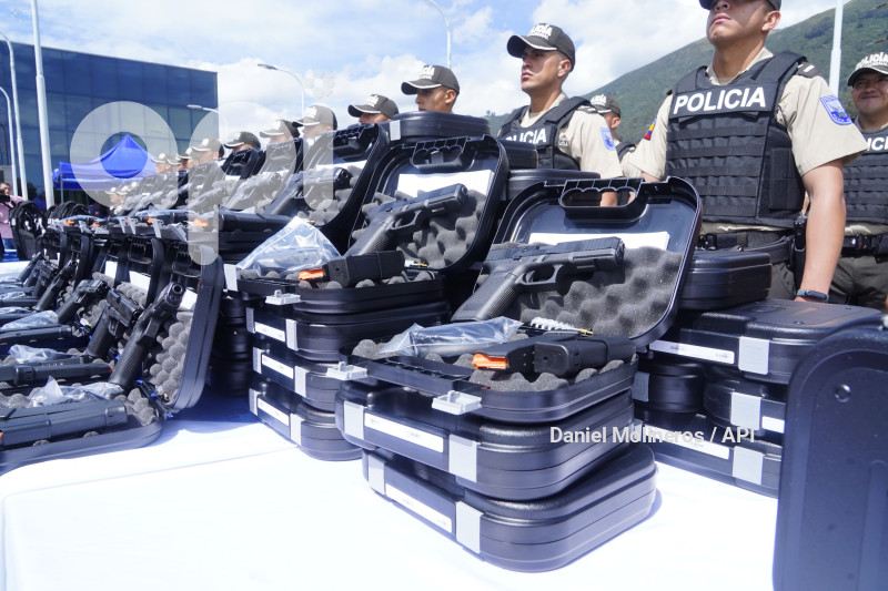 NOBOA DOTACION POLICIA