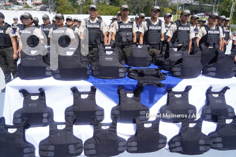 NOBOA DOTACION POLICIA