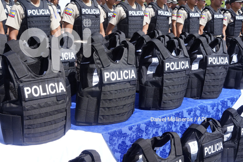 NOBOA DOTACION POLICIA