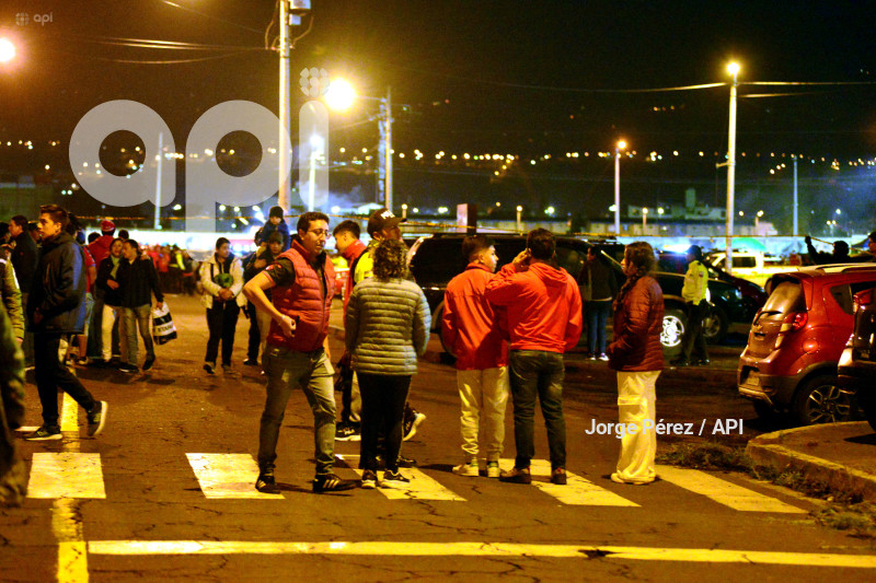 GYE-SUSPENDEN PARTIDO POR ALARMA