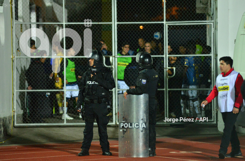 GYE-SUSPENDEN PARTIDO POR ALARMA