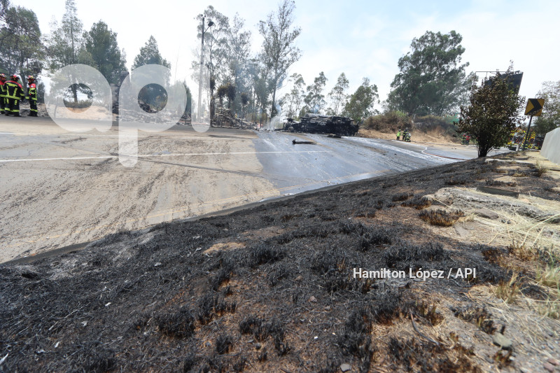 UIO-INCENDIO-TANQUERO-COMBUSTIBLE