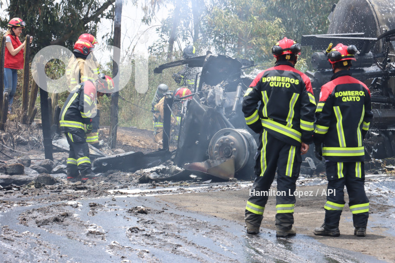 UIO-INCENDIO-TANQUERO-COMBUSTIBLE
