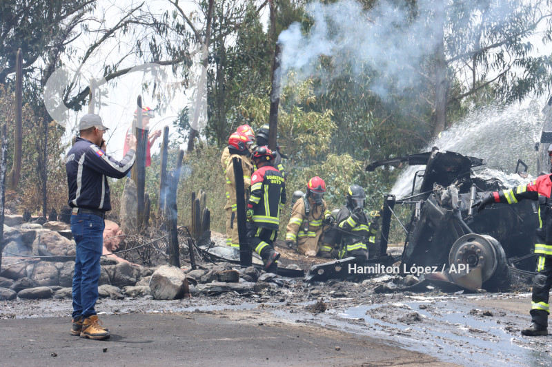 UIO-INCENDIO-TANQUERO-COMBUSTIBLE
