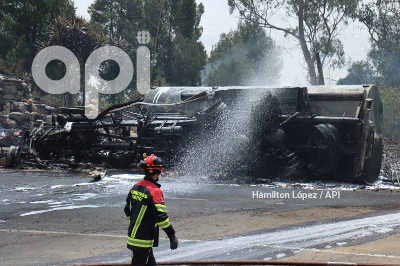 UIO-INCENDIO-TANQUERO-COMBUSTIBLE