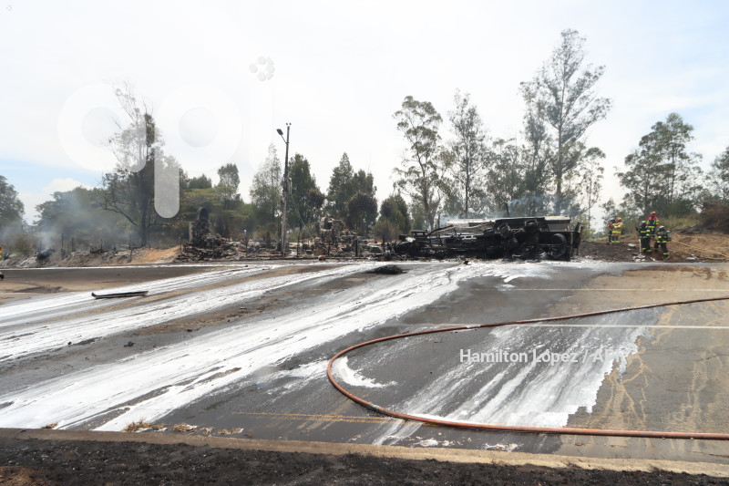 UIO-INCENDIO-TANQUERO-COMBUSTIBLE