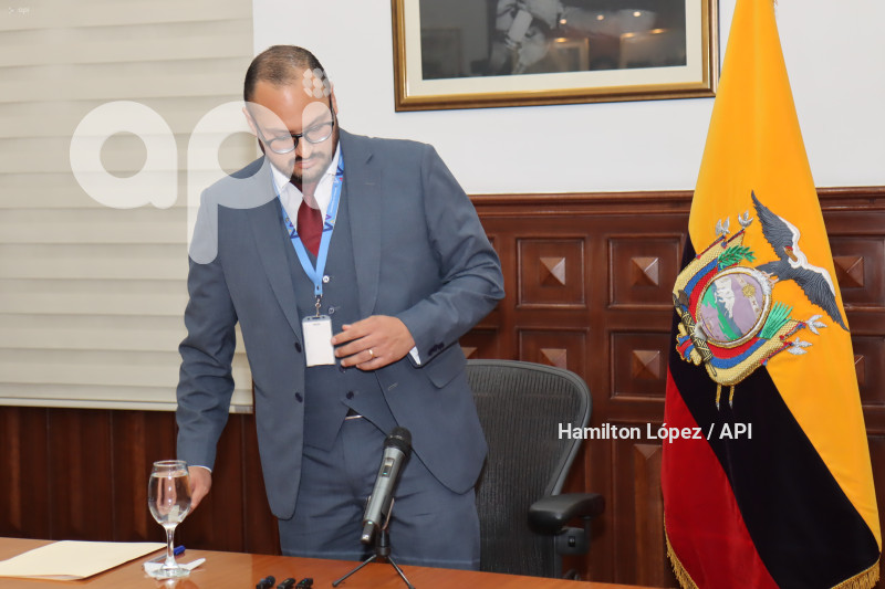UIO-VICEPRESIDENCIA-CONTRATOS-LABORALES