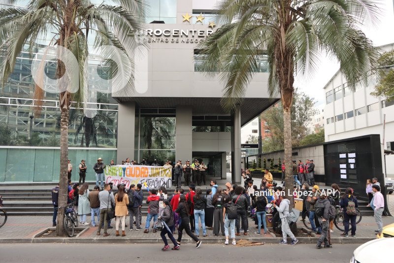 UIO-PROTESTA-ANTIMINERIA-EMBAJADA-CANADA