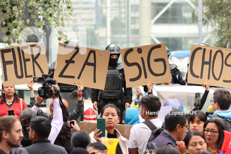 UIO-PROTESTA-ANTIMINERIA-EMBAJADA-CANADA
