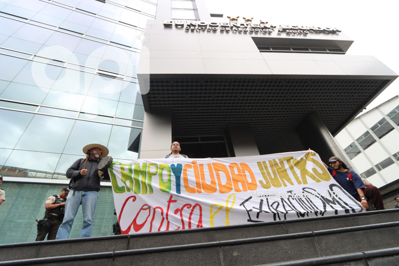 UIO-PROTESTA-ANTIMINERIA-EMBAJADA-CANADA