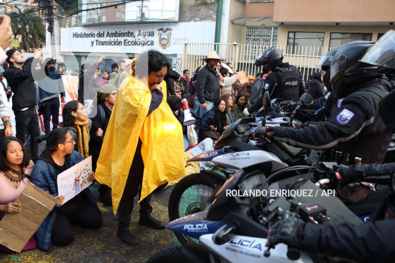 PROTESTAS-ANTIMINERAS-MIN-AMBIENTE