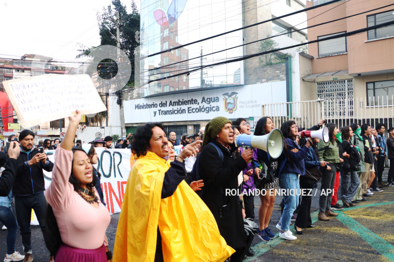 PROTESTAS-ANTIMINERAS-MIN-AMBIENTE
