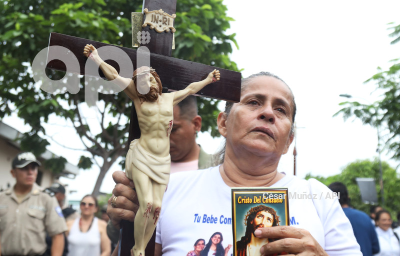 GYE-PROCESION CRISTO CONSUELO