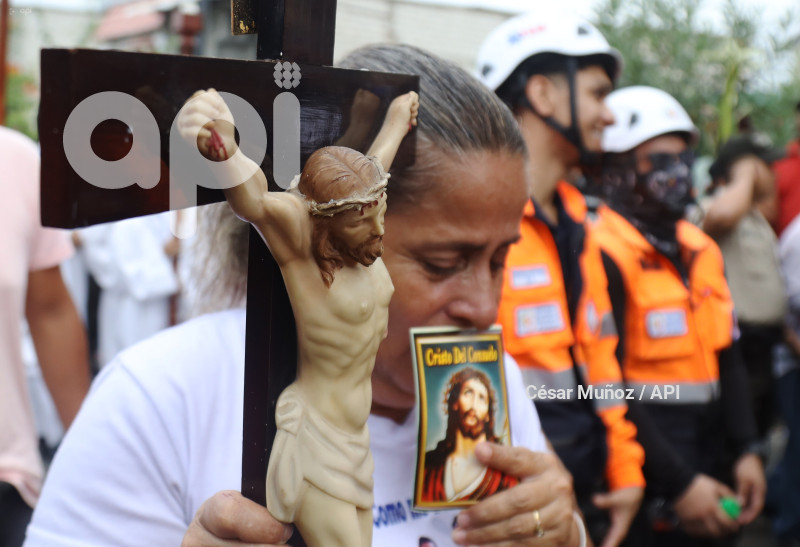 GYE-PROCESION CRISTO CONSUELO