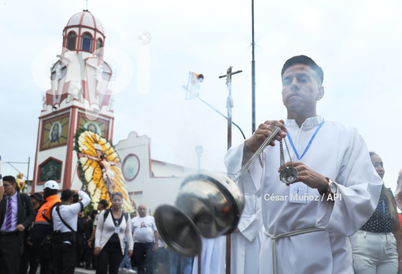 GYE-PROCESION CRISTO CONSUELO