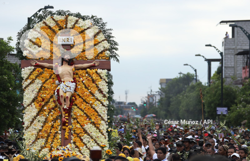 GYE-PROCESION CRISTO CONSUELO