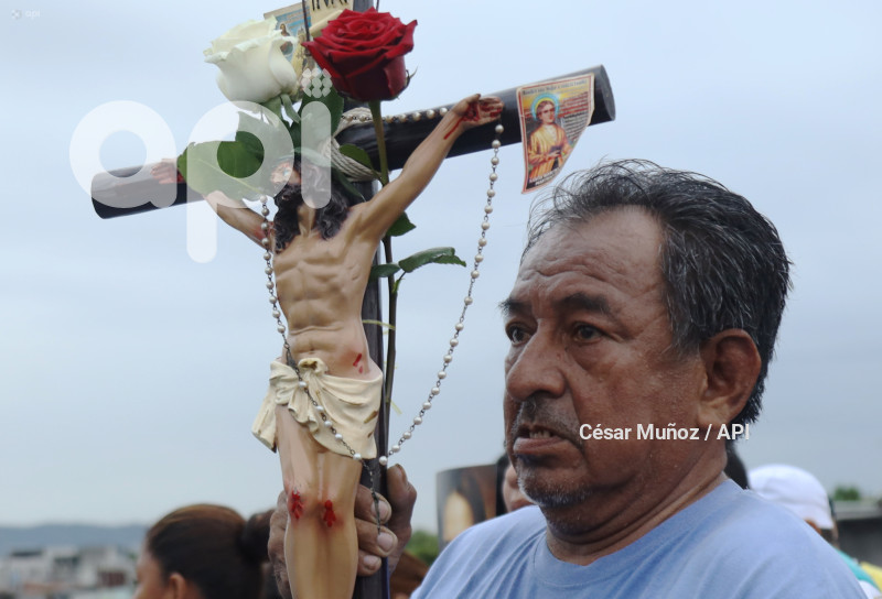 GYE-PROCESION CRISTO CONSUELO