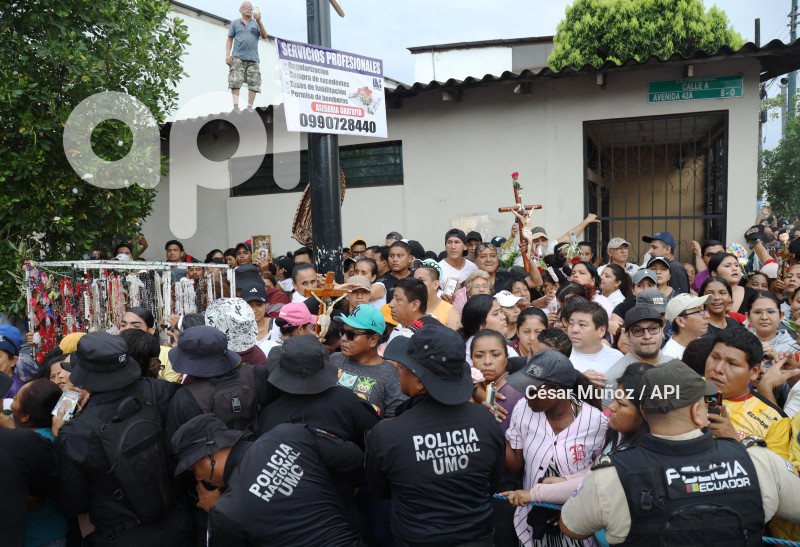 GYE-PROCESION CRISTO CONSUELO